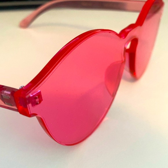 Rose colored lucite sunglasses 😎 - Picture 4 of 7
